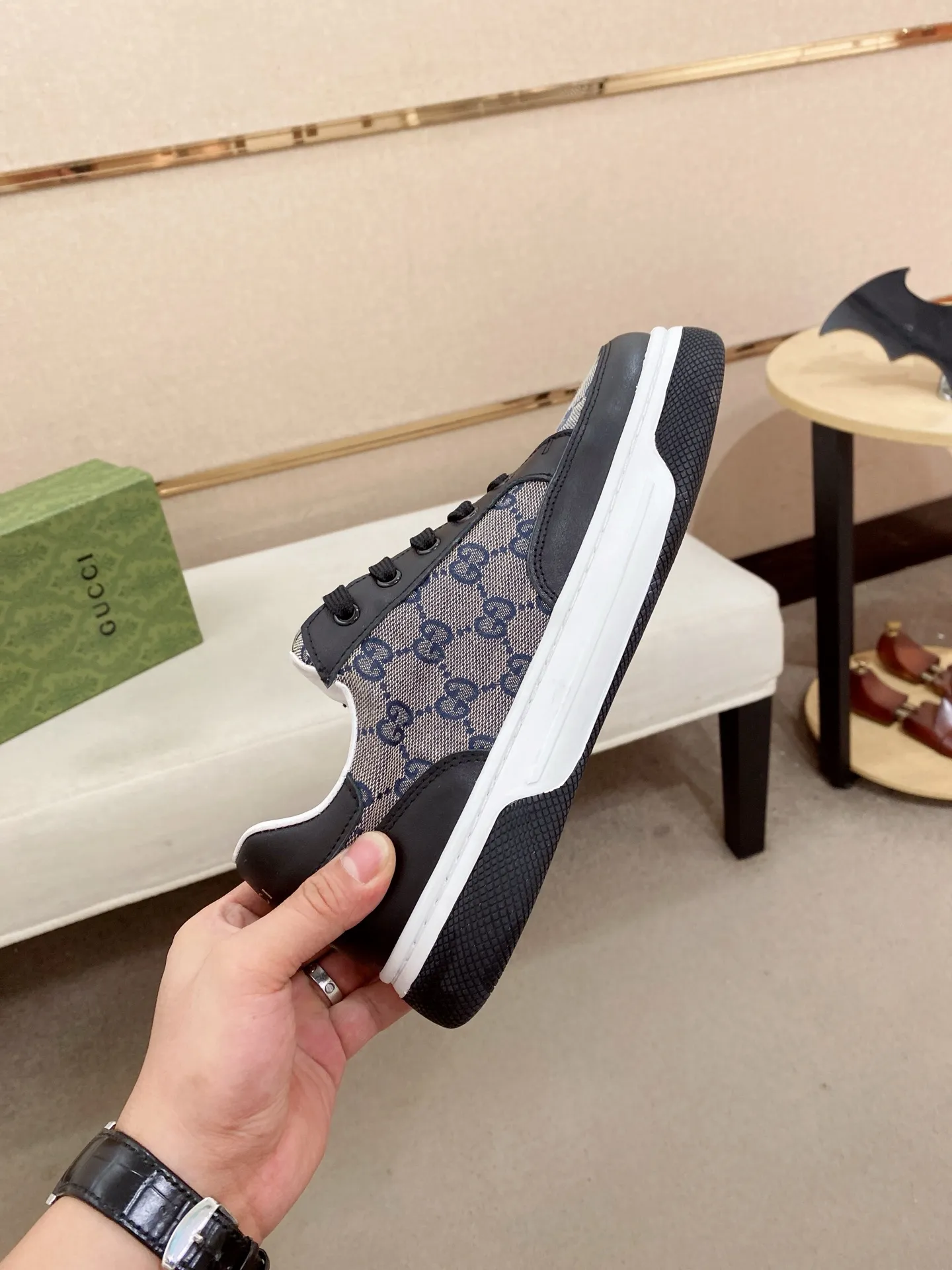 Men's clothing and shoes💰 440💰🇮🇹🇮🇹GUCCI🔍🔍New models are on sale at the same time at counters, uppers🇮🇹 Italian imported first-layer cowhide, fully imported sheepskin lining💪💪, completely 1⃣️ to 1 ⃣️Re-engraved🇮🇹💪💪, ⚠Sole: The original sole is specially provided by the original factory, the exclusive movable molded sole is super comfortable, ⚠The original factory follows the order, 🔍🔍high quality, you can enter and exit the counter at will, welcome to compare⚠. Code number:38-44